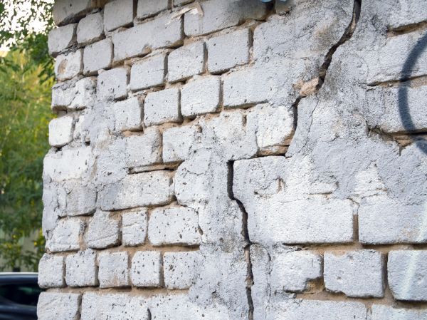 Cracked Brick Wall Repair in Issaquah